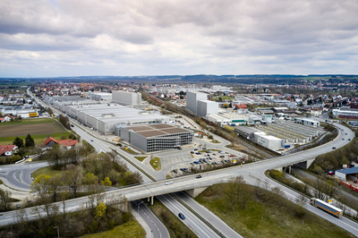 創新驅動未來 全新BMW iX在丁格芬工廠投產，年內上市，引領豪華智能出行新時代